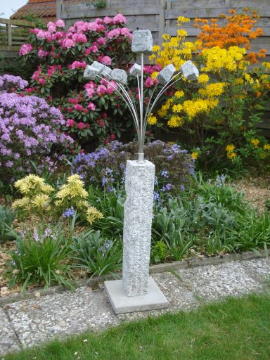 Gartenskulptur: Die Steinblume