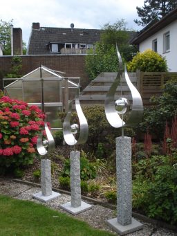 Gartenkunst-Gartenskulptur: Flammendes Herz